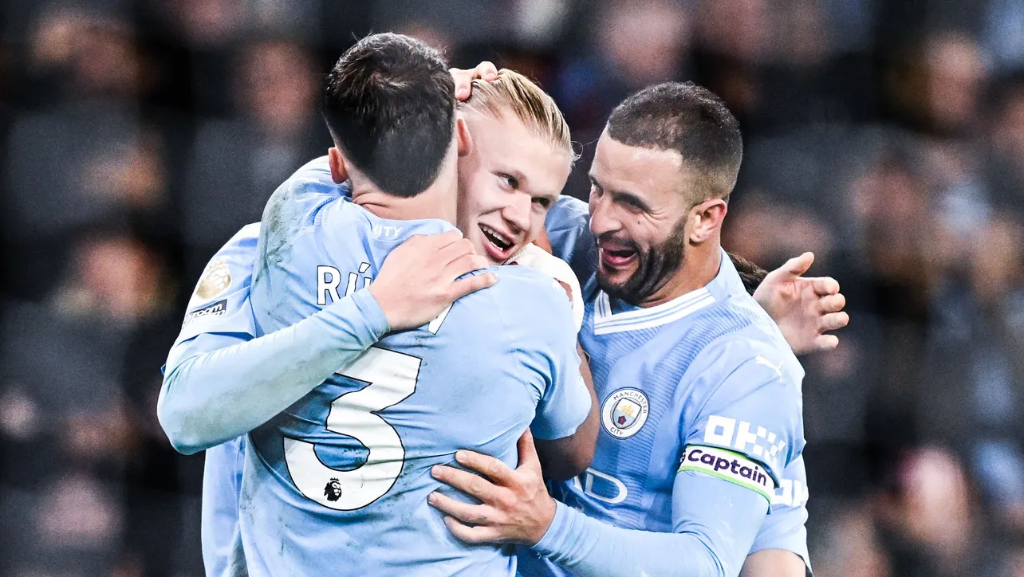  曼城客场险胜布伦特福德重返榜首